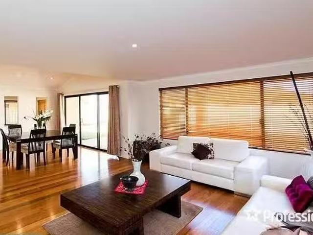 For Rent! 10 Darwinia Loop, Canning Vale, WA 6155
