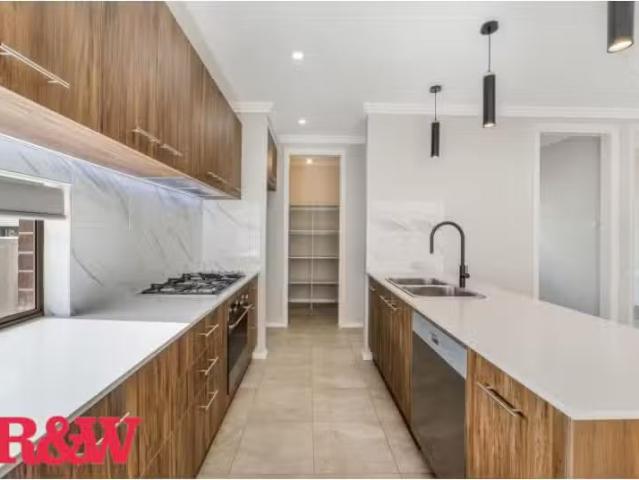 Cheap 10 Dulcify Street, Menangle Park House for rent Listed.