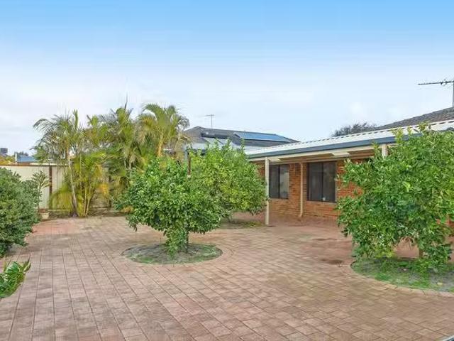 Just in! 10 Esmerelda Pass, DARCH, WA 6065 House for Rent