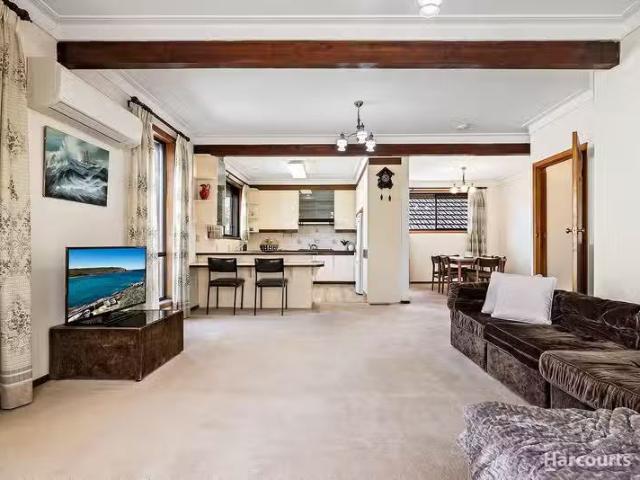 Cozy 10 Kathleen Grove, BULLEEN, VIC 3105 House for Rent