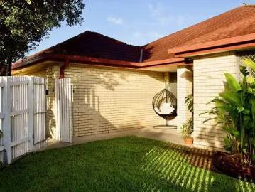 Cozy 10 Lindsay Street, Hemmant, QLD 4174