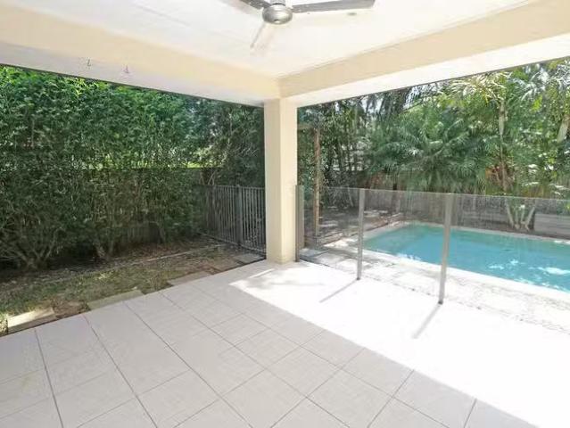Charming 10 Mahogany Place, Molendinar, QLD 4214