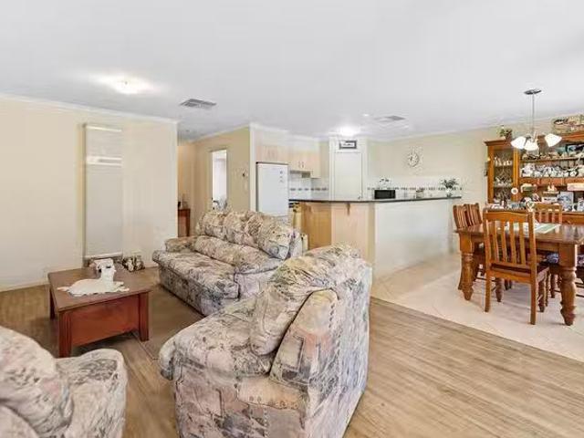 Just in! 10 Metcalf Street, Windsor Gardens, SA 5087