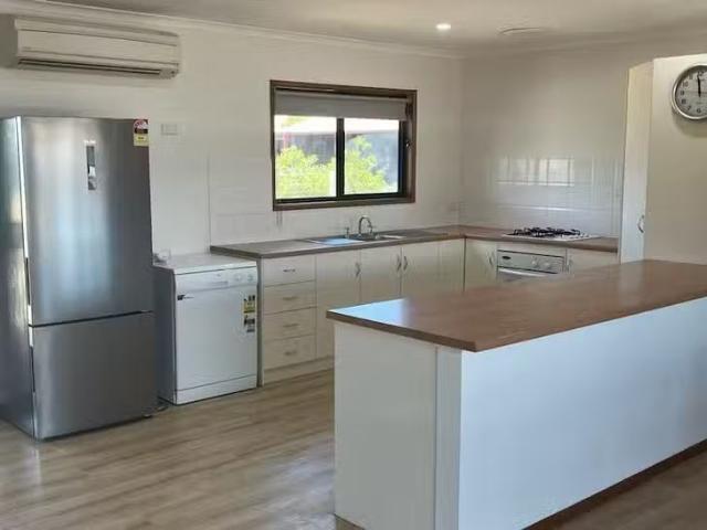 Cheap 10 Pool Crescent, Miranda, SA 5700