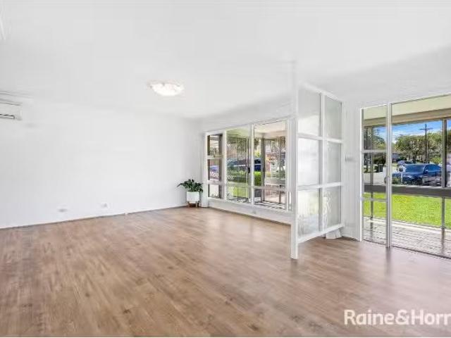 Unique 10 Sandra Crescent, ROSELANDS House for rent Listed by.