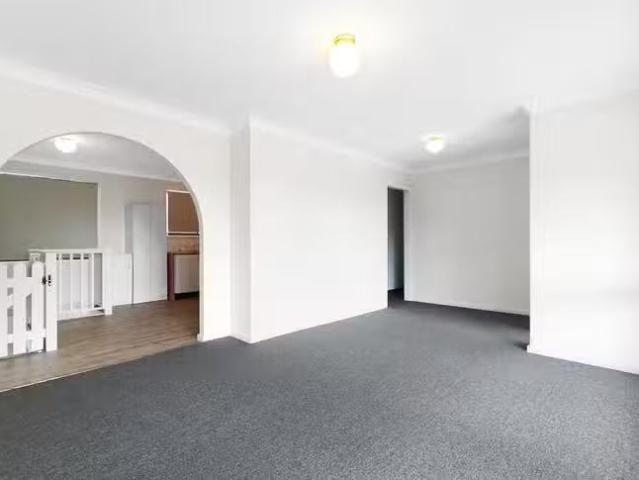 Rental! 10 Somers Drive, Watanobbi, NSW 2259