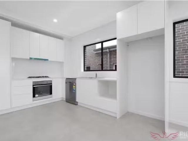 Deal! 10c Victoria Road, Macquarie Fields Townhouse for rent.