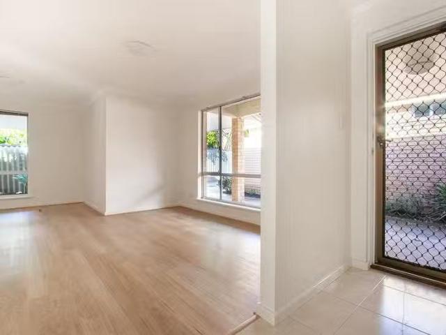 Unique 1/103 Zenobia Street, Palmyra, WA 6157