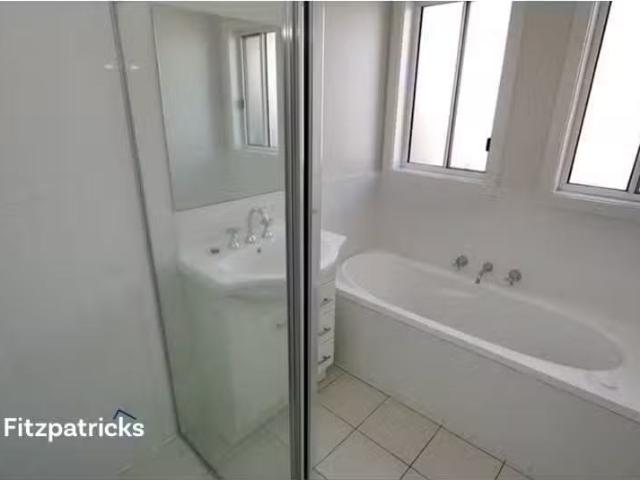 Unique 1/10 Mirrul Street, Glenfield Park Apartment for rent.