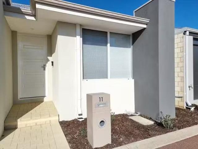 Cozy 11/11 Piara Drive, Piara Waters, WA 6112