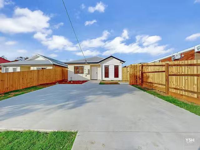Unique 1/11 Craig Street, Brighton, QLD 4017