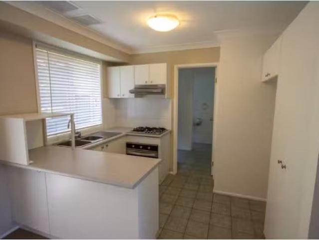 Deal! 1/11 Gretel Court, Tuggerah Townhouse for rent Listed b.