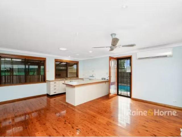 For Rent! 1/12 Britannia Street, UMINA BEACH Apartment for ren.