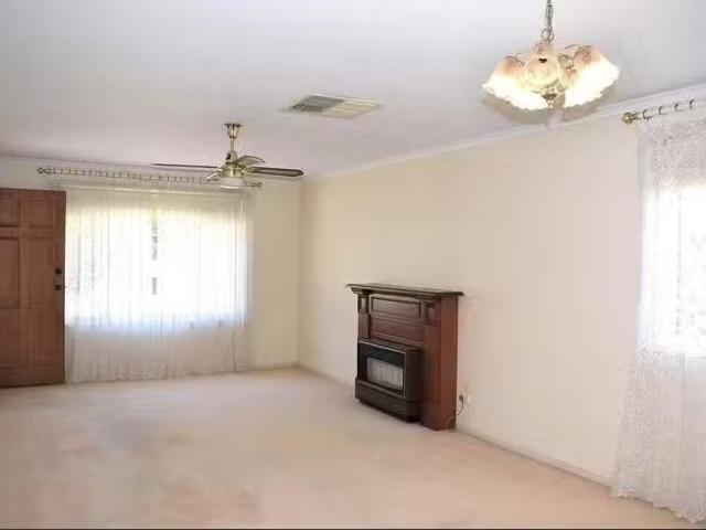 Unique 1/12 Teusner Drive, Morphett Vale, SA 5162