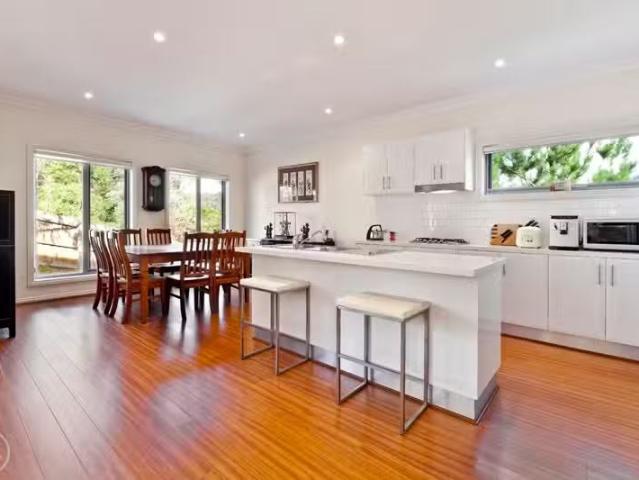 Unique 1/1443 Main Road, Eltham VIC 3095