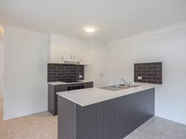 Cheap 1/14 Echidna Lane, SOUTHSIDE, QLD 4570 House for Rent