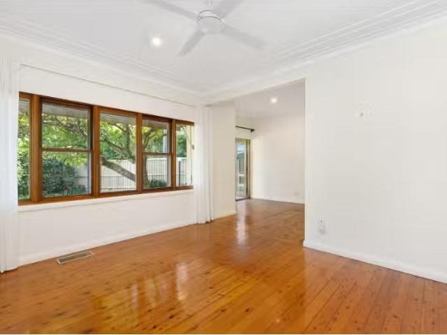For Rent! 1/15 Yalleroi Avenue, West Pymble House for rent Li.