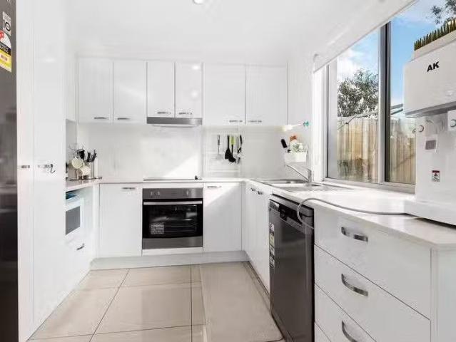 Cozy 11/6 Cloverdale Road, DOOLANDELLA, QLD 4077 House for R.