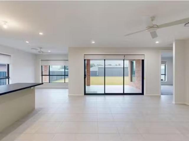 Rental! 116 Springfield Drive, Lochinvar House for rent Liste.