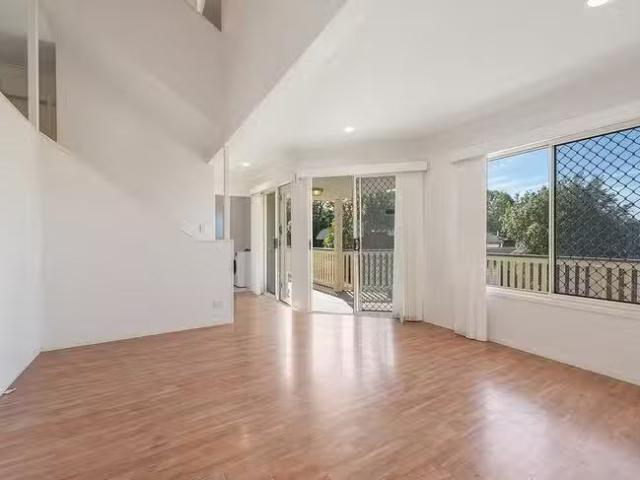 Nice 11/82 Russell Terrace, Indooroopilly, QLD 4068