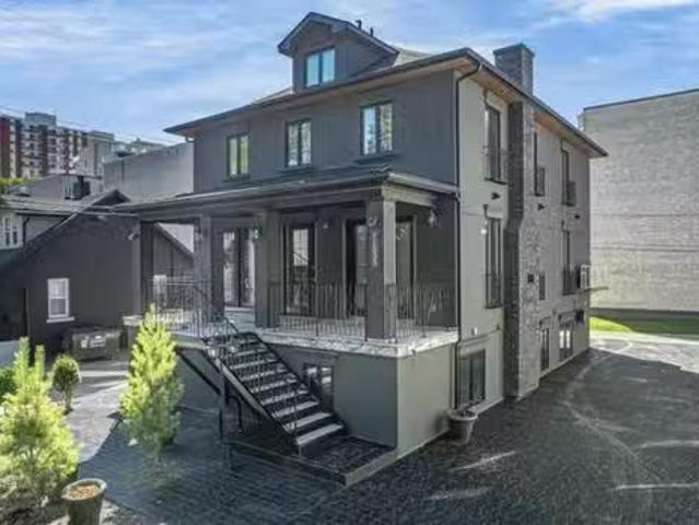 For Rent! 11833 102 Avenue, Edmonton, AB, T5K 0R6 commercial.