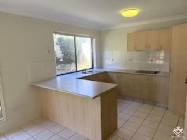 Rental! 11 Tanzen Drive, Arundel, QLD 4214