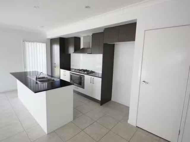 Rental! 11 Tindale Place, Coomera, QLD 4209
