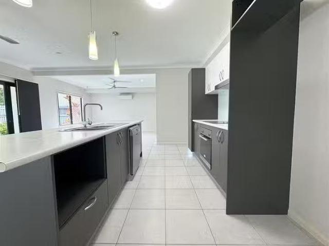 Cozy 11 Truman Way, Mount Louisa, QLD 4814