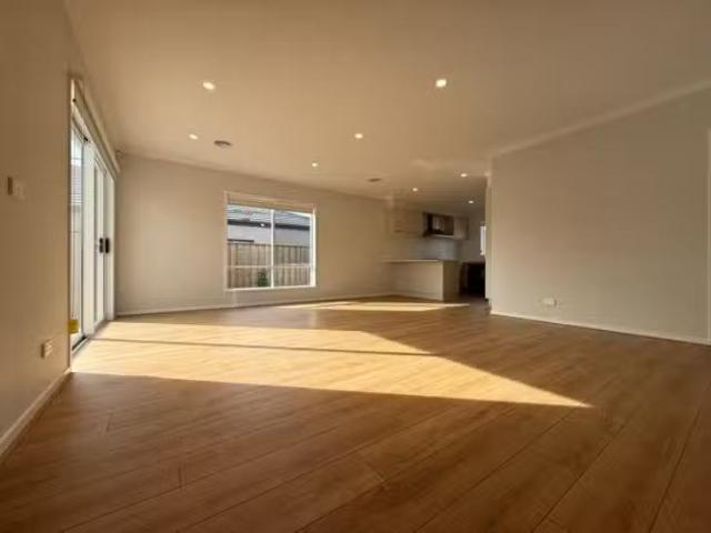 Just in! 11 Xenia Street, Manor Lakes, VIC 3024