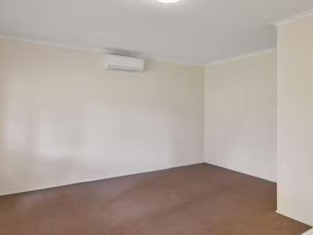 Cozy 11 Ansett Court, Wilsonton, QLD 4350