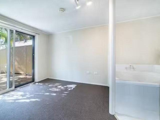 Cozy 11 Boongala Road, Broadbeach Waters, QLD 4218