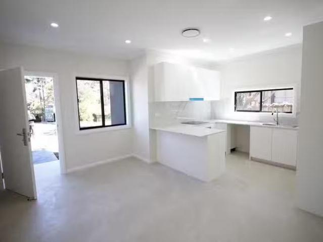 Nice 11 Browning Street, East Hills, NSW 2213