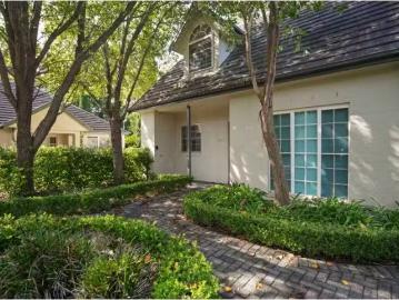 New 1/1 Chetwynd Road, Erina Townhouse for rent Listed by Bri.