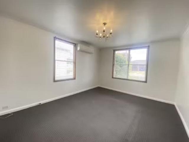 Deal! 11 Elizabeth Street, Cessnock House for rent Listed by.