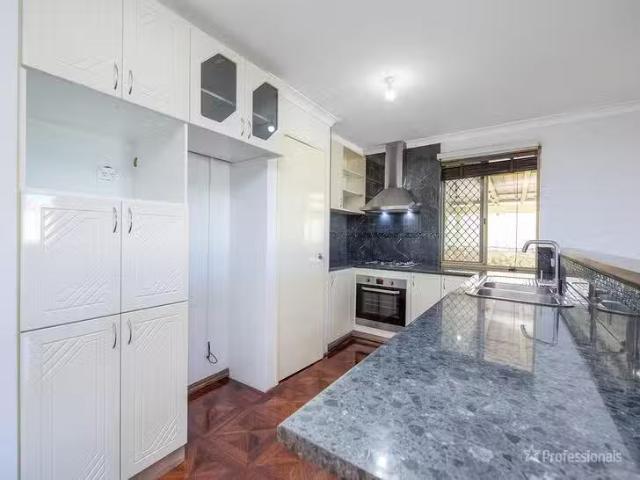 Just in! 11 Ellenbrae Place, Marangaroo, WA 6064