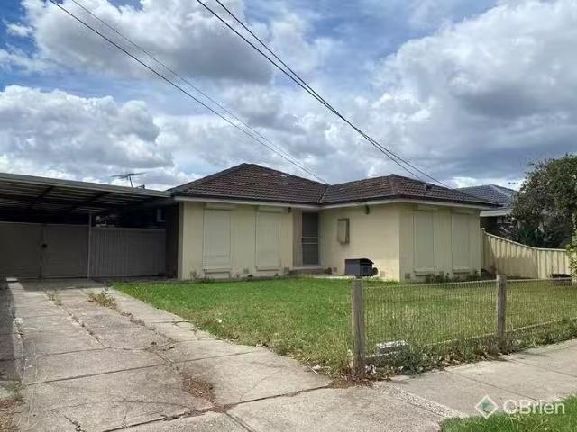 Just in! 11 Entally Drive, Albanvale, VIC 3021