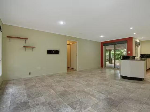 Just in! 11 Granada Drive, Highfields, QLD 4352