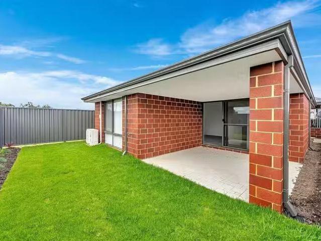 Rental! 11 Headley Street, Lakelands, WA 6180