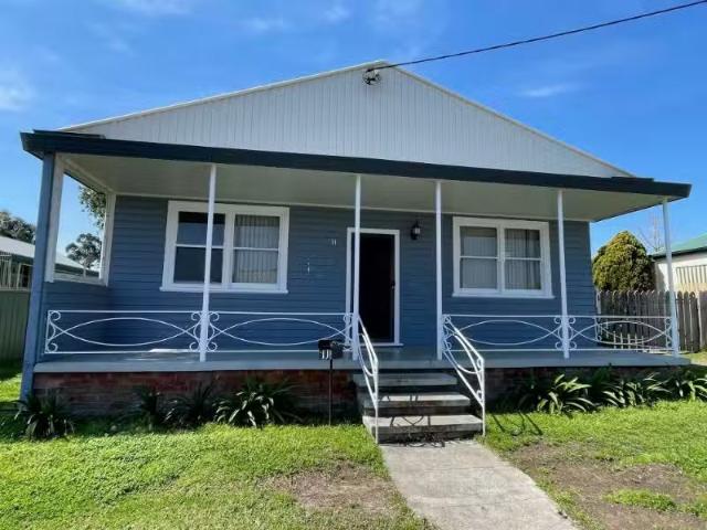 Just in! 11 Little Park Street, Greta House for rent Listed b.