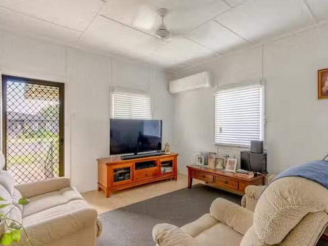Nice 11B Hay Street East, Avenell Heights, QLD 4670
