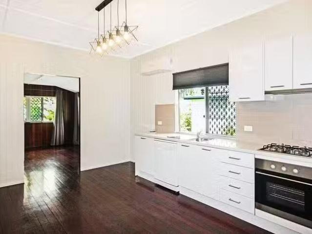 Rental! 121 Duporth Avenue, Maroochydore, QLD 4558