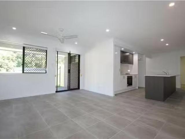 Nice 1/22B Monash Road, Loganlea, QLD 4131