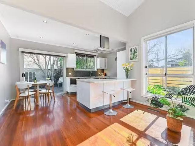 Cozy 1/239 Blackburn Road, Blackburn South, VIC 3130