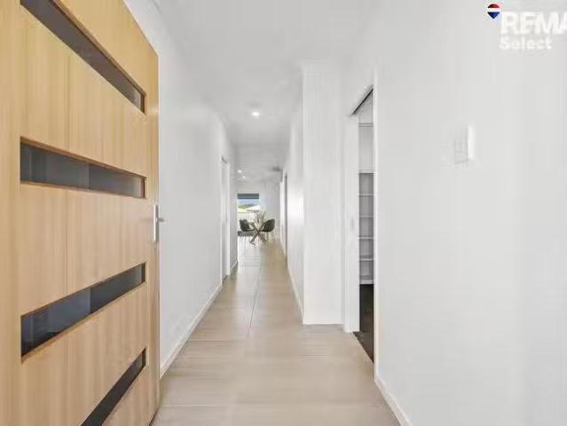 Cozy 124 Oldmill Drive, Beaconsfield, QLD 4740