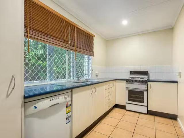Charming 1/24 Shaw Road, Kalinga, QLD 4030