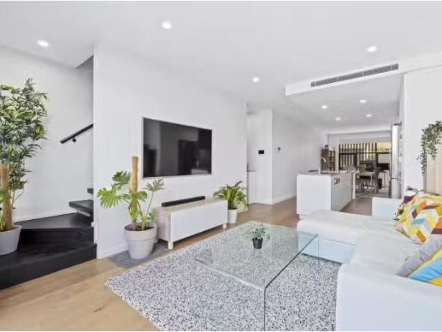Nice 125/6 Torrens Street, Braddon Townhouse for rent Listed.
