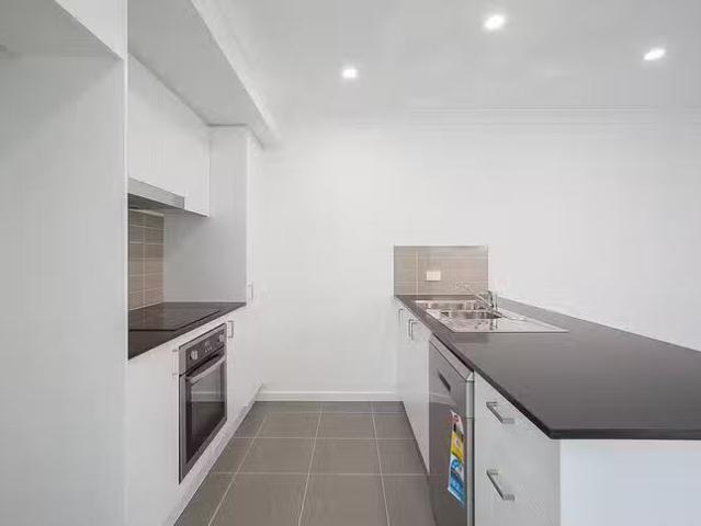Cozy 1/26 Daintree Court, Park Ridge, QLD 4125