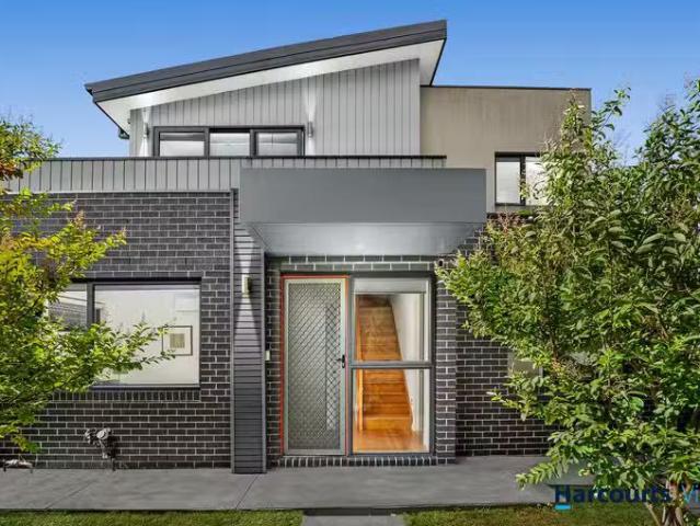 Deal! 1/28 Bulla Road, STRATHMORE, VIC 3041 Townhouse for Rent