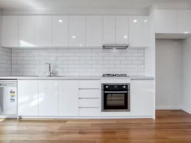 Rental! 1/28 Romsey Avenue, Sunshine North VIC 3020
