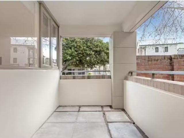 Unique 1/29 Mc Kell Street, Birchgrove Apartment for rent Lis.